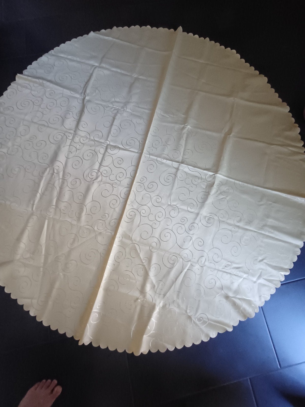 Rond tafelkleed met sierrand - ca. 185 cm doorsnede, Gebruikt, Rond, Sierrand, Ophalen of Verzenden