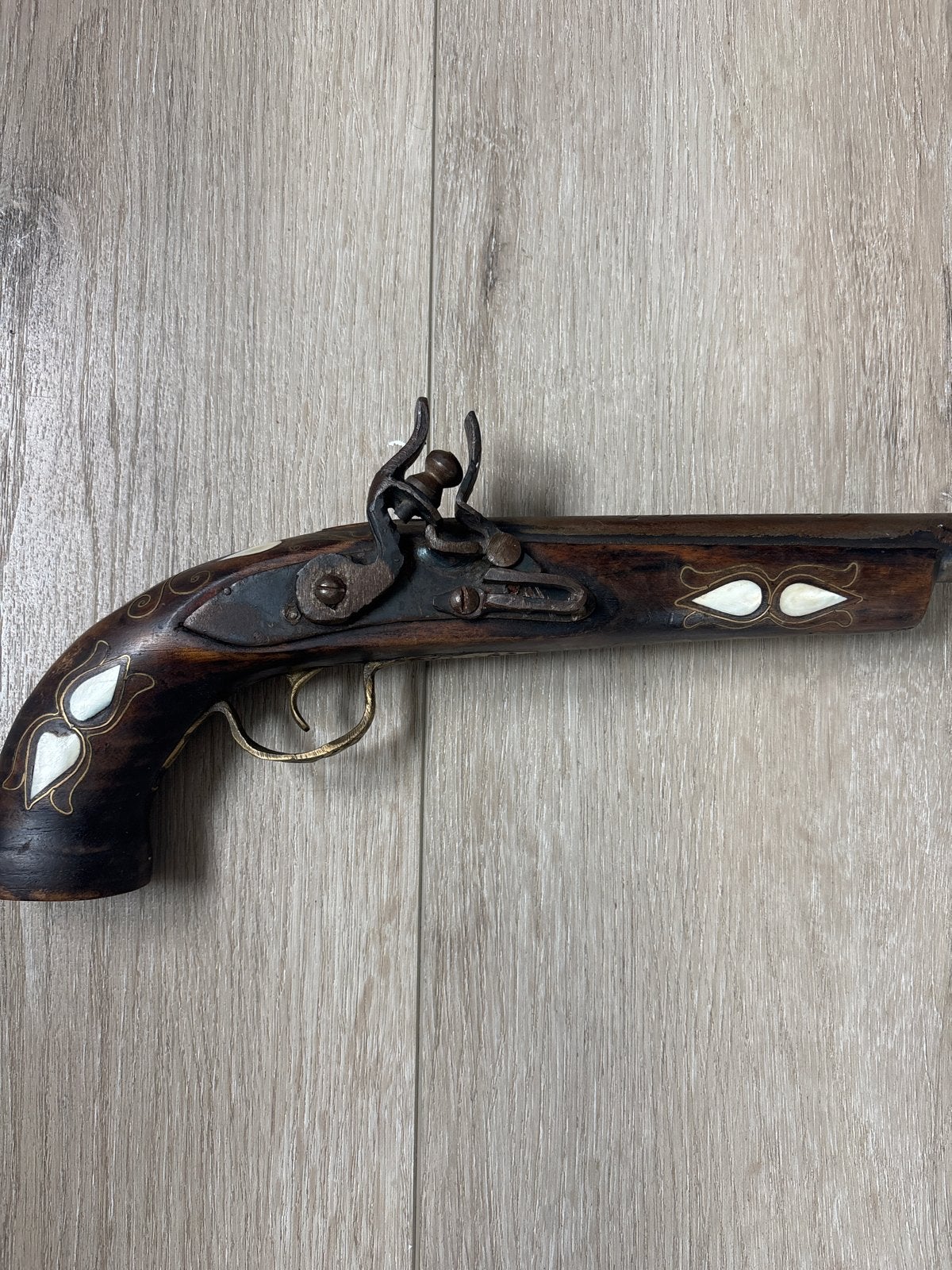 Decoratief replica vuursteenpistool met parelmoer inleg, Ophalen of Verzenden