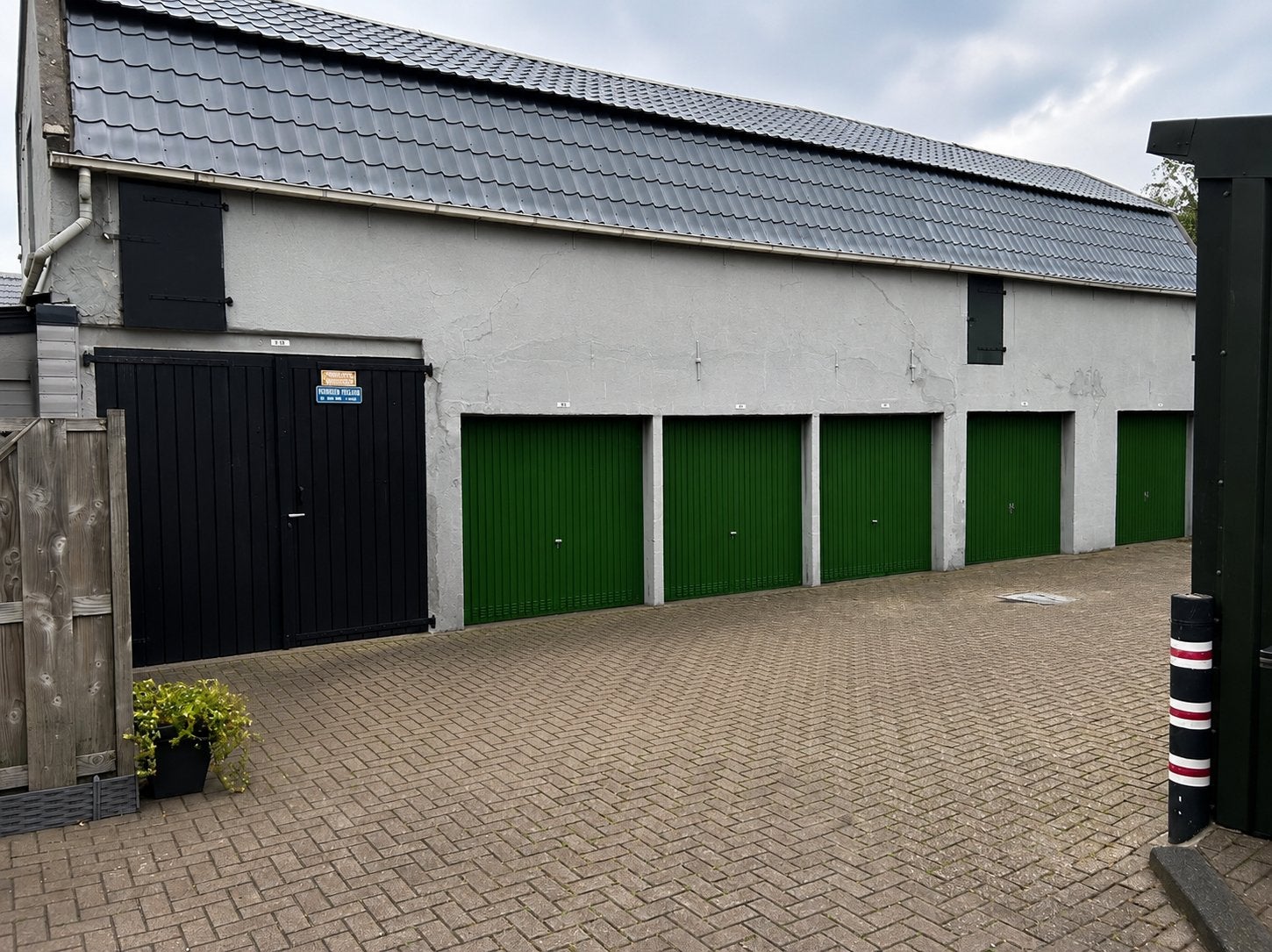 Te Koop: 6 garageboxen/grote loods met zolder in Tiel, Gelderland