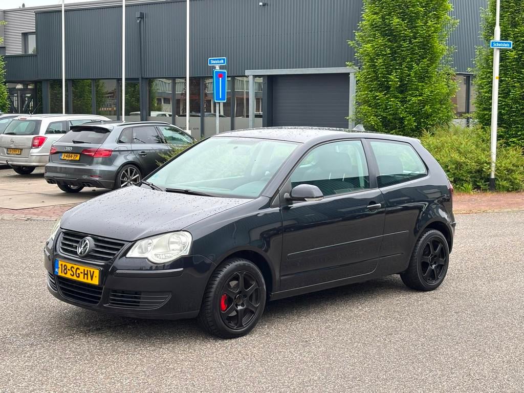 Volkswagen Polo 1.4-16V Turijn Airco Nieuwe Apk, Voorwielaandrijving, 15 km/l, Gebruikt, Zwart