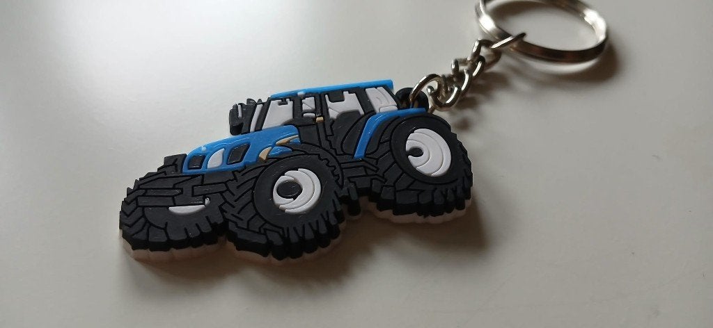 Rubberen sleutelhanger – Tractor “Hunter” –plat model(50 mm), Ophalen of Verzenden, Nieuw, Merk