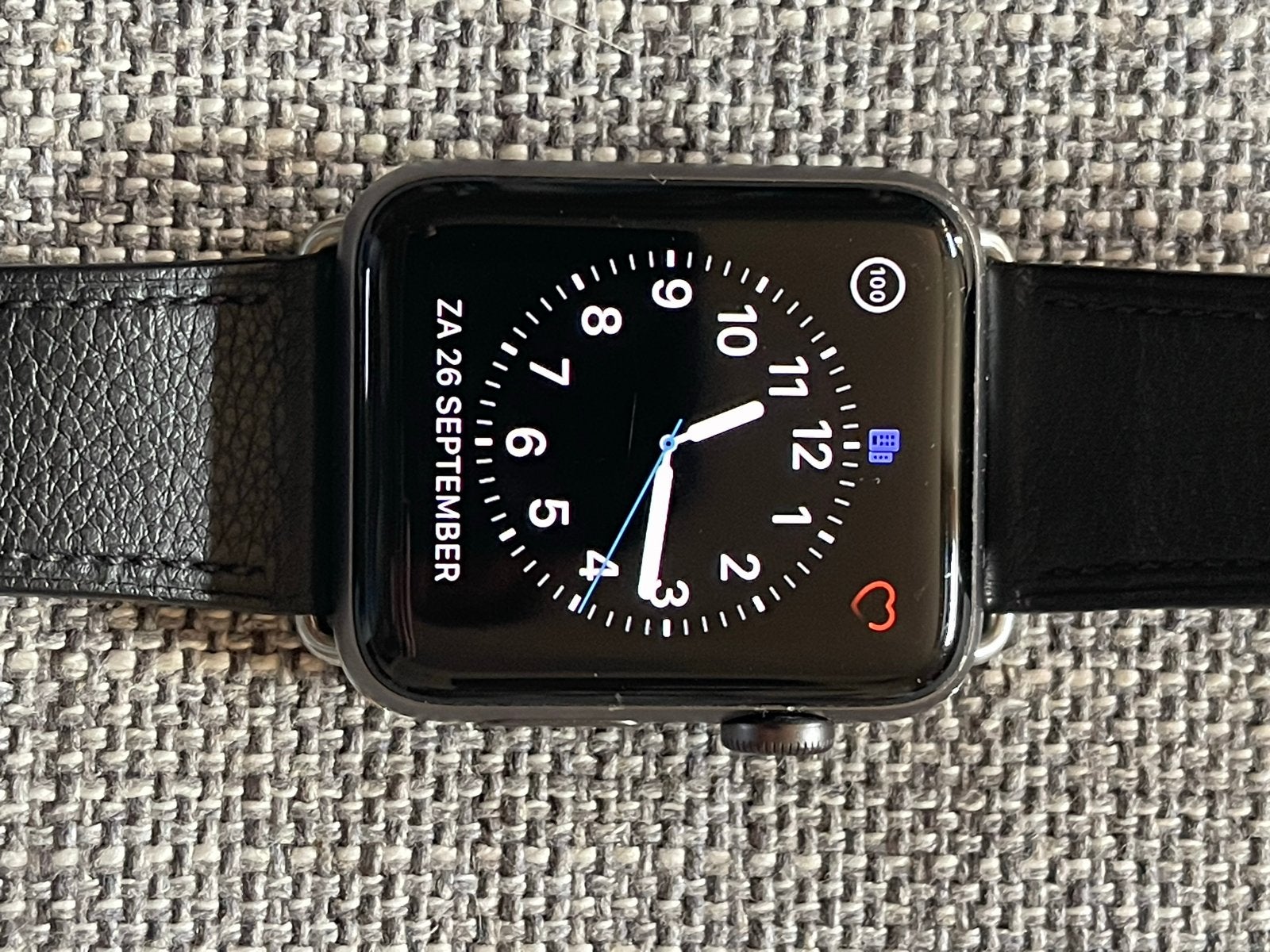 Apple Watch Series 3 (42mm) met leren bandje en oplader, Gebruikt, Hartslag, Zwart, IOS