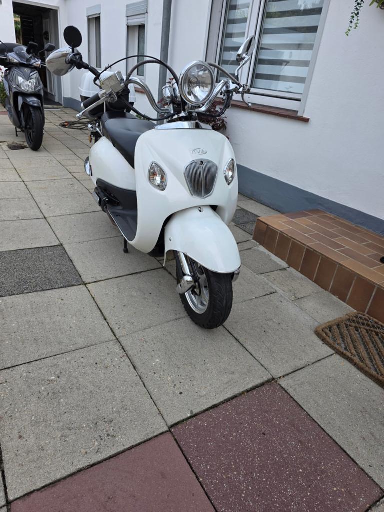 Scooter  baujaar 2014 goed rijdende en weinig km, Ophalen of Verzenden, Zo goed als nieuw, Benzine, Overige modellen