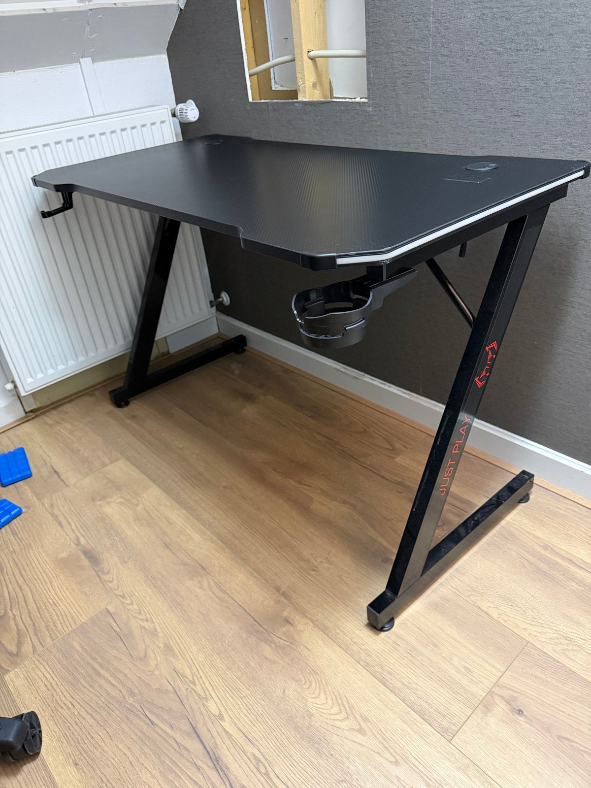 MOET SNEL WEG! Gaming bureau Just Play, Huis en Inrichting, Bureaus, Ophalen, Zwart, Gebruikt, Metaal