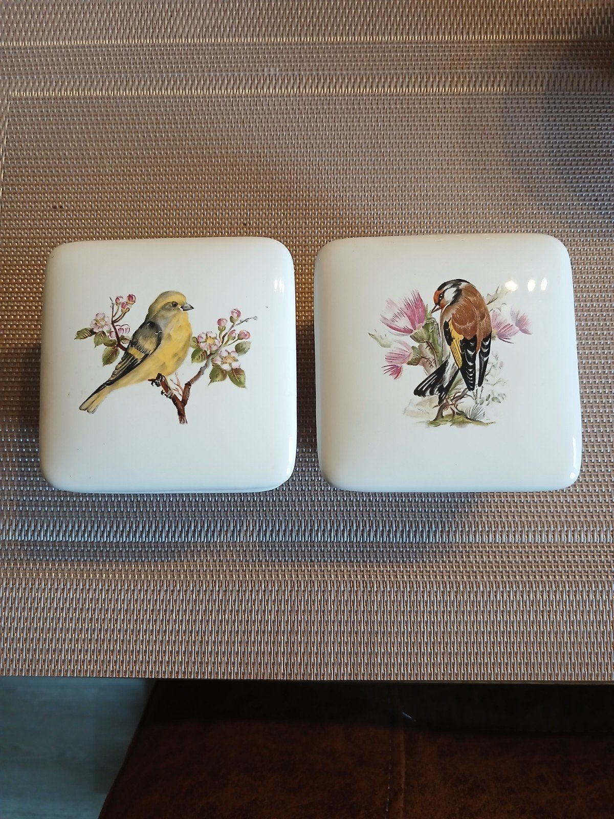 2 porseleinen doosjes met vogeldecoratie, Delfts Wit, Ophalen of Verzenden