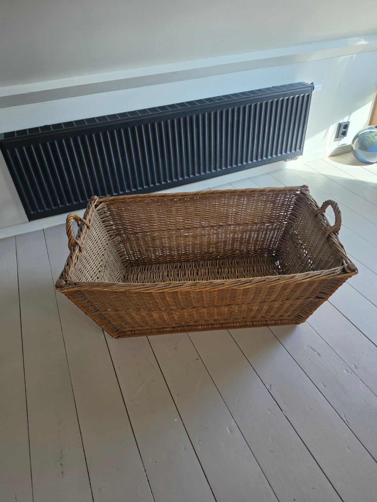 Brocante rieten wasmand / opbergmand, Ophalen