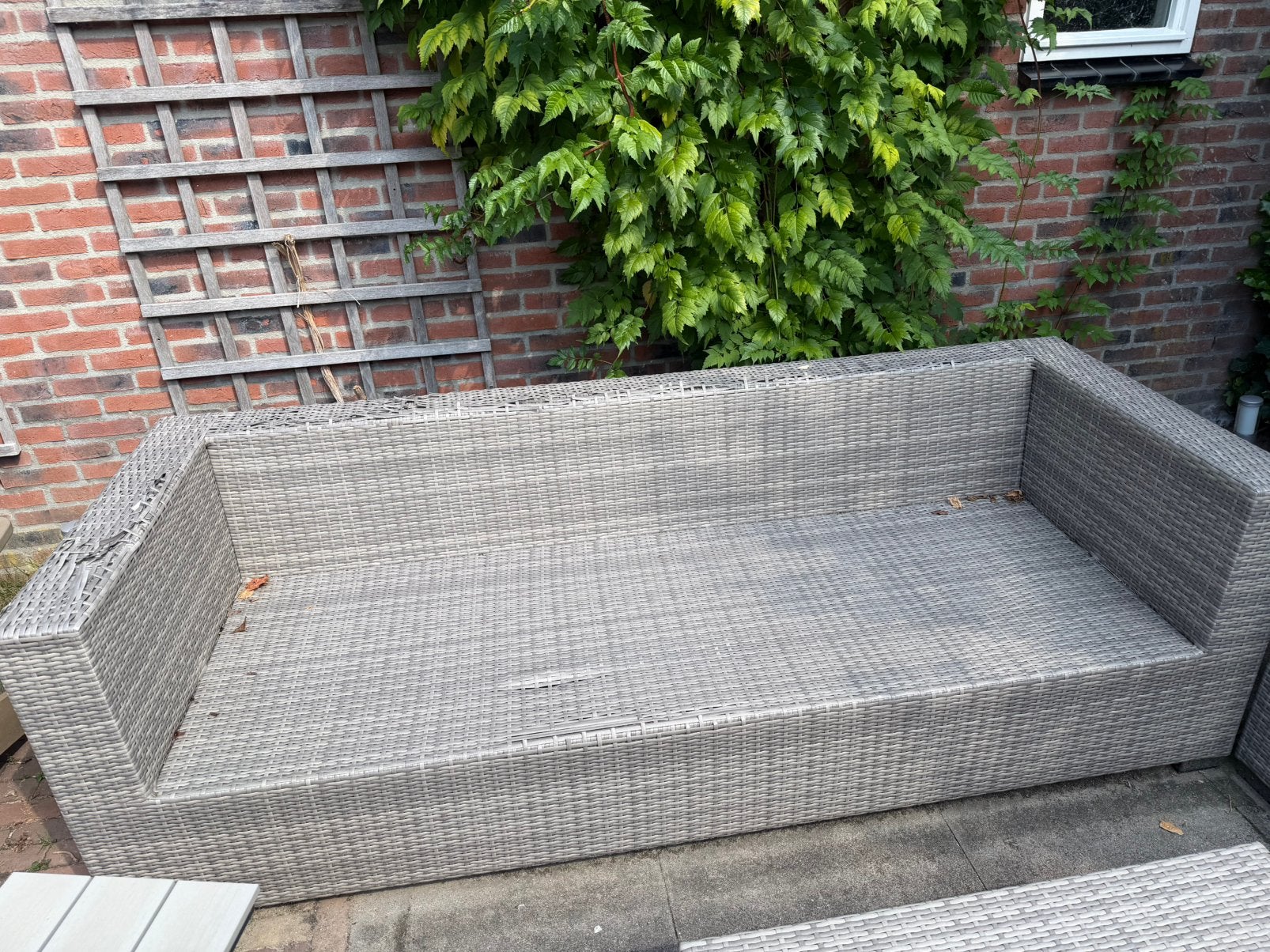 Gevlochten loungebank, grijs 228m, drie zits, Ophalen, Kunststof, Gebruikt, 3 zitplaatsen