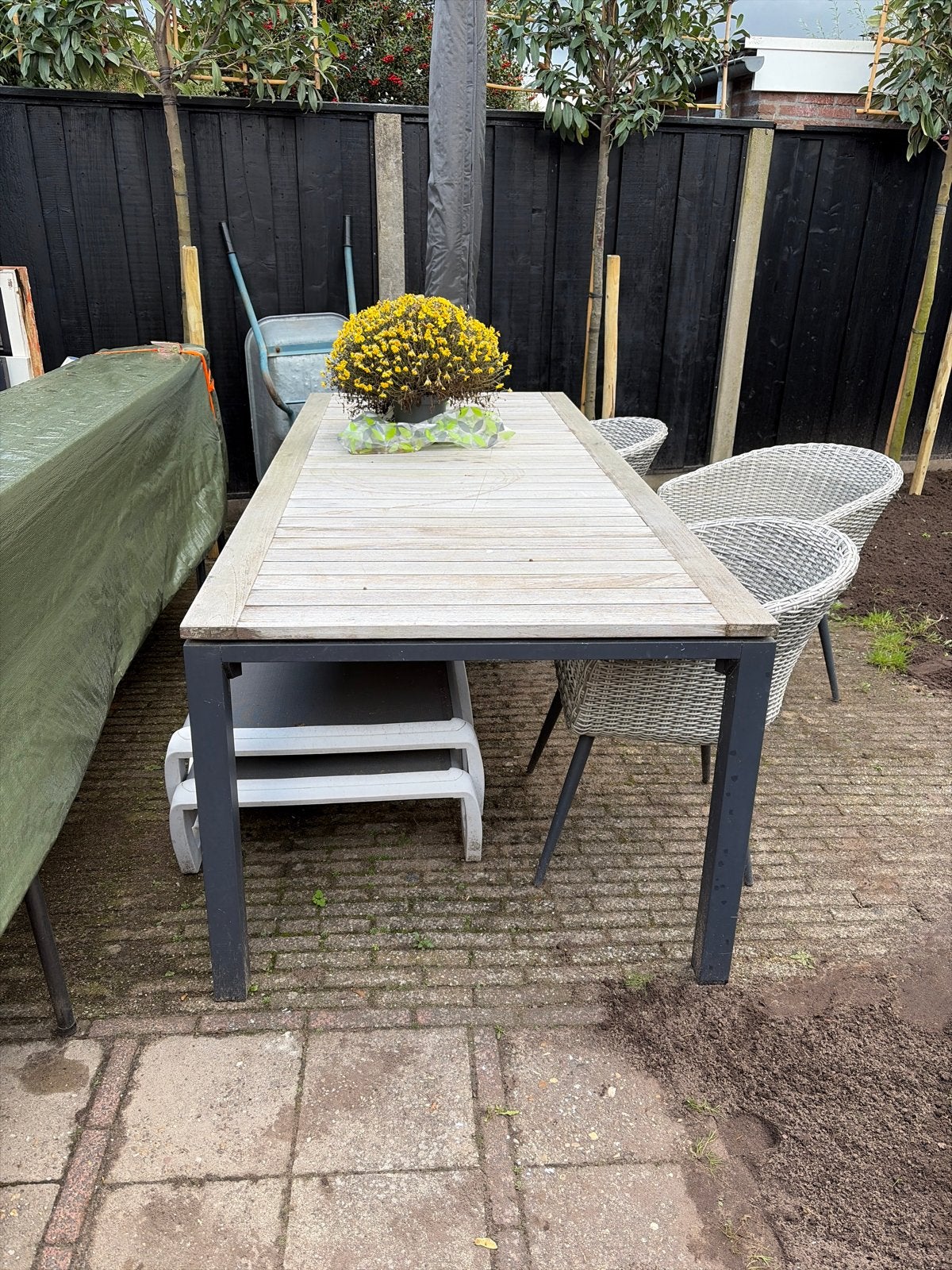 Bellagio tuinset: Teakhouten tafel met 6 wicker stoelen, Tuin en Terras, Ophalen, Gebruikt, Rechthoekig, Teakhout
