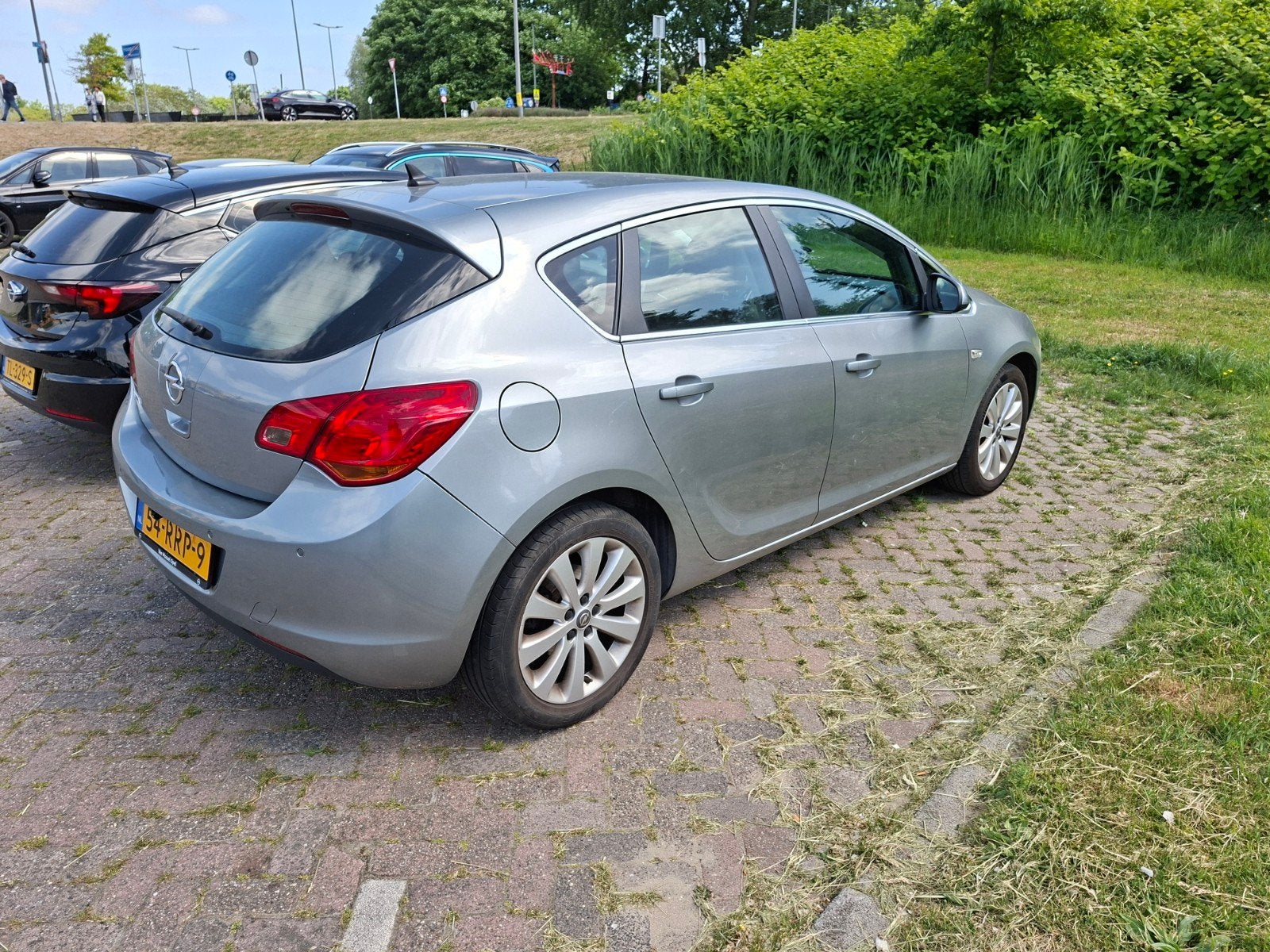 Opel Astra 1.6 16V 5D 2011 Grijs, Voorwielaandrijving, 1250 kg, 680 kg, 4 cilinders