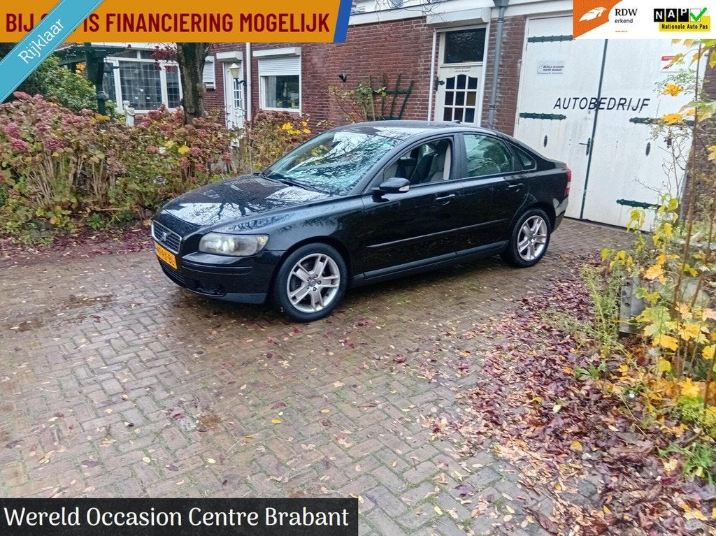 Volvo S40 2.4 Kinetic apk 04 2027 nieuw, Voorwielaandrijving, Gebruikt, Zwart, Origineel Nederlands