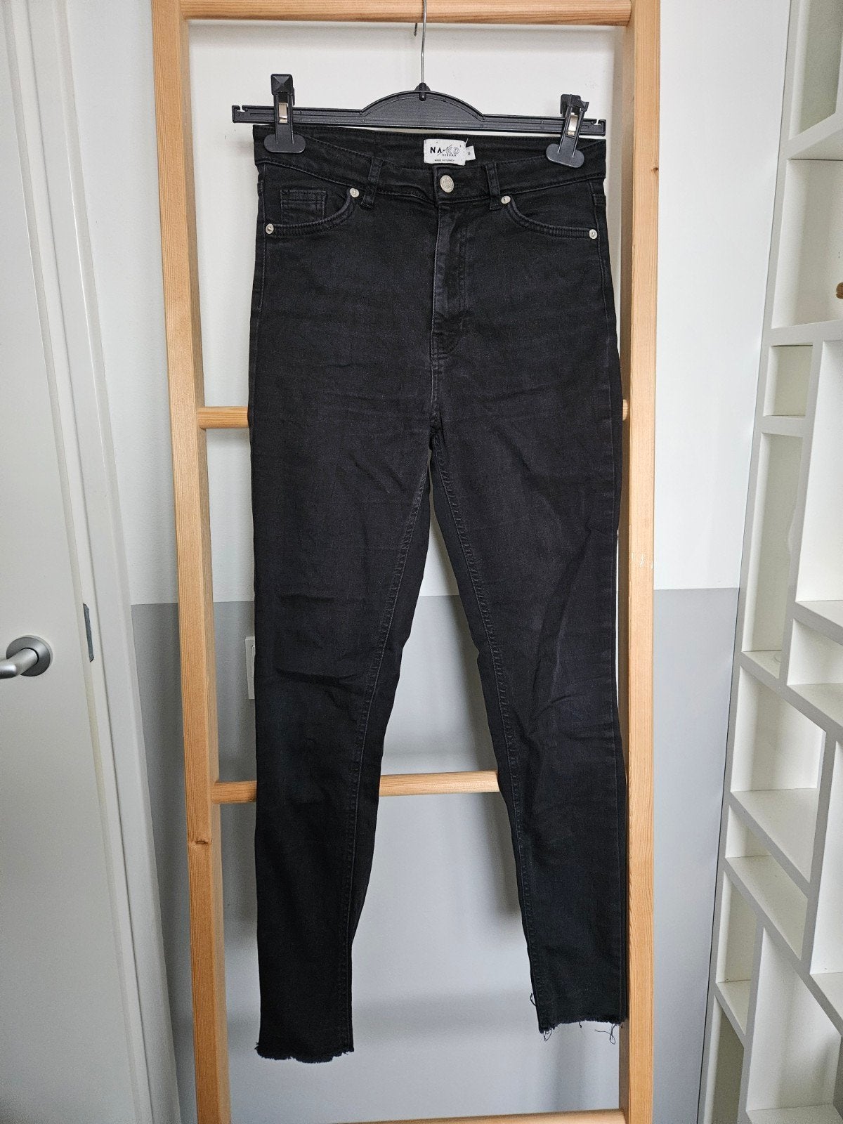 NA-KD Reborn zwarte jeans - Maat 38, NA-KD, Ophalen of Verzenden, Gedragen, Zwart