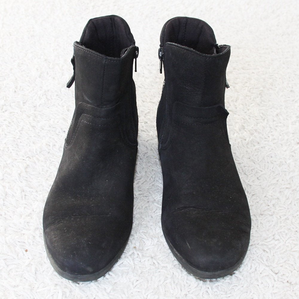 Zwarte Suede Dames Laarsjes (Maat 39) € 25,-, Kleding | Dames, Schoenen, Zwart, Lage of Enkellaarzen, Ophalen of Verzenden, Zo goed als nieuw