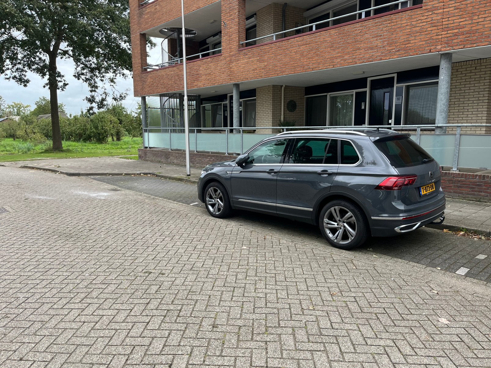 Volkswagen Tiguan ELEGANCE 1.5 TSI 150pk DSG 2022 Grijs, Auto's, 4 cilinders, 1436 kg, 75 €/maand, Particulier