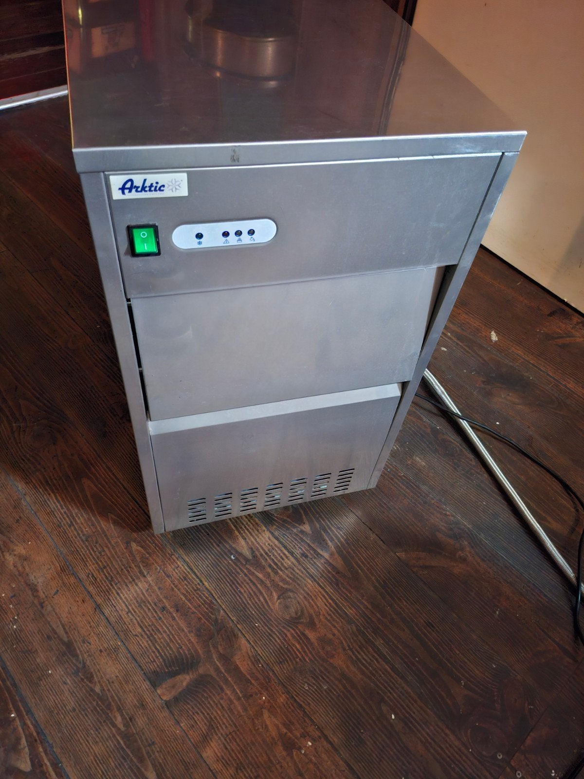 goed werkende arktic ijsblokjes machine, Witgoed en Apparatuur, IJsmachines, Ophalen, Zo goed als nieuw
