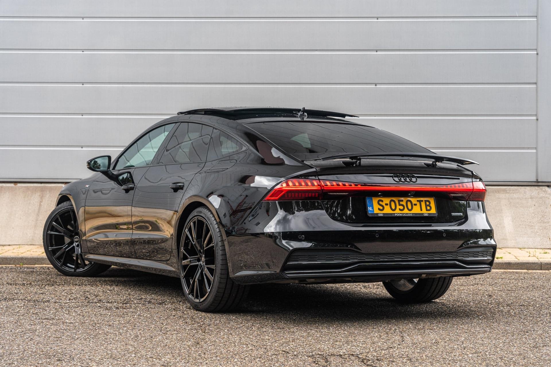 Audi A7 Sportback 55 TFSIe 367pk PHEV Quattro S Edition Comp, Auto's, 14 kWh, Gebruikt, 4 cilinders, Zwart