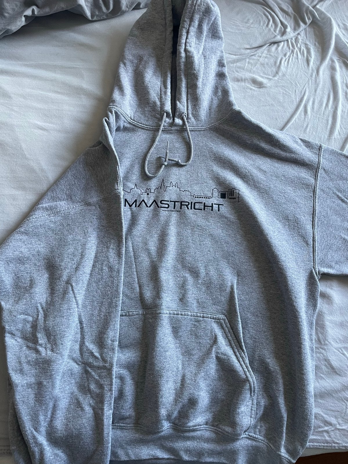 Gildan Maastricht Hoodie - Grijs - Maat L, Ophalen of Verzenden, Gedragen
