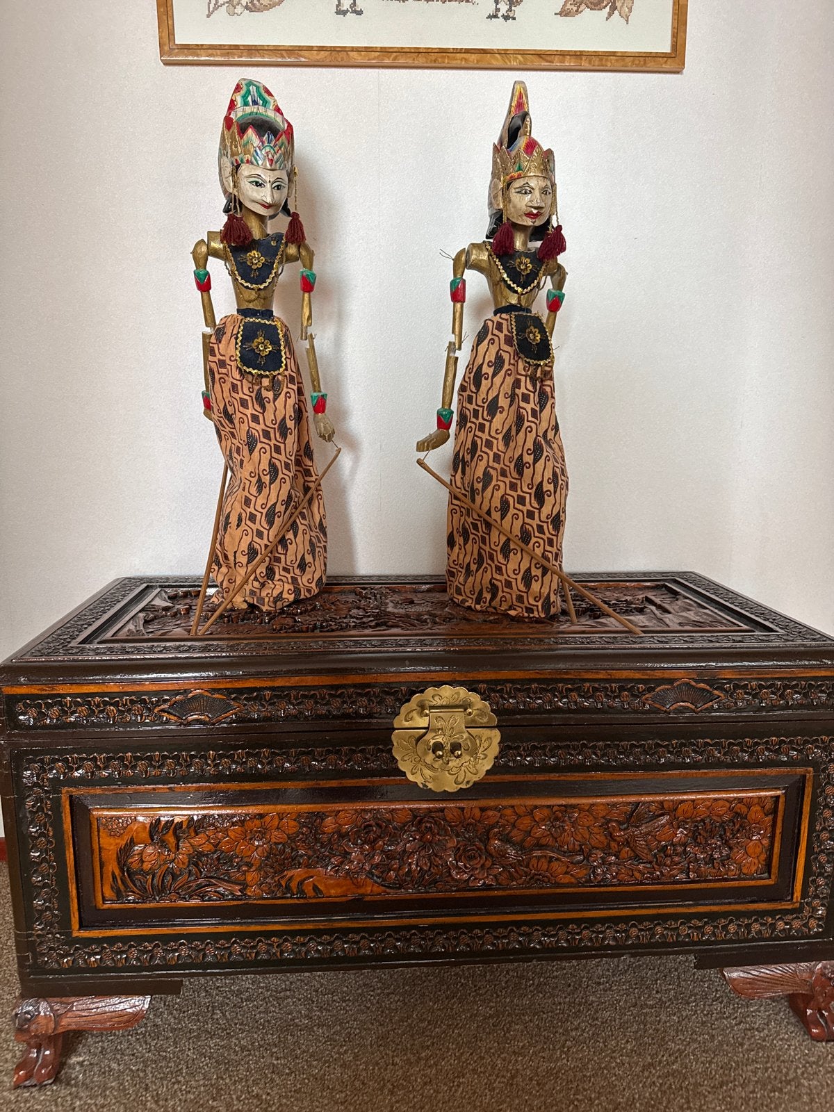 Twee Wajangpoppen - Handgemaakt uit Azië, 60 cm, Antiek en Kunst, Groep mensen, 50 - 100 cm, Handgemaakt, Hout