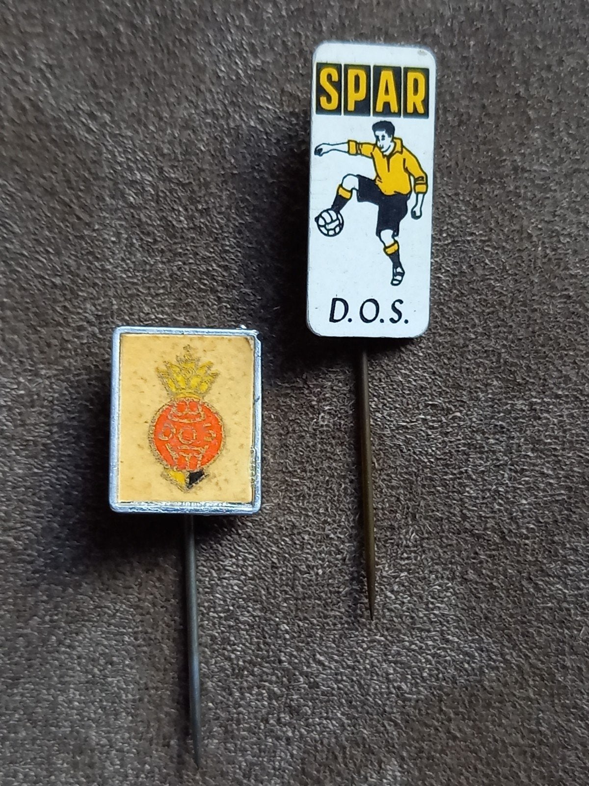 Speldjes D.O.S
 (Voetbal), Verzamelen, Ophalen of Verzenden, Gebruikt