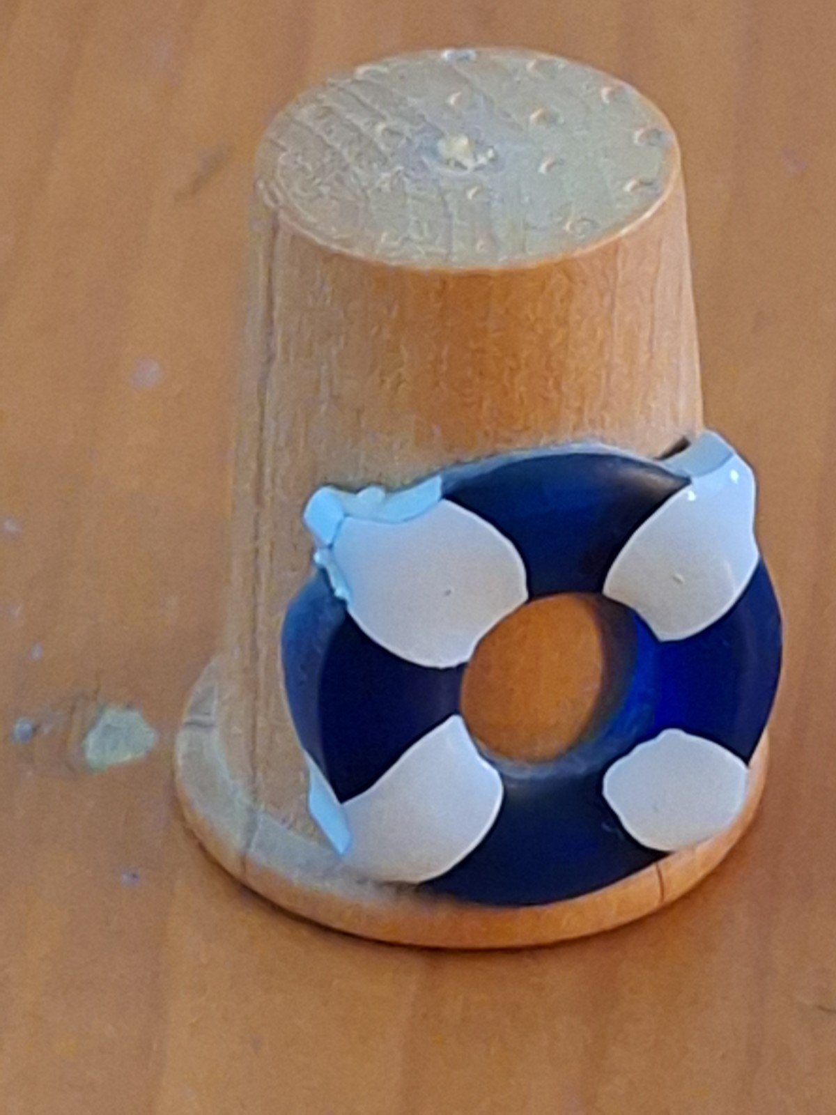 Houten vingerhoed met reddingsboei decoratie, Ophalen of Verzenden, Zo goed als nieuw, Overige materialen, Nederland