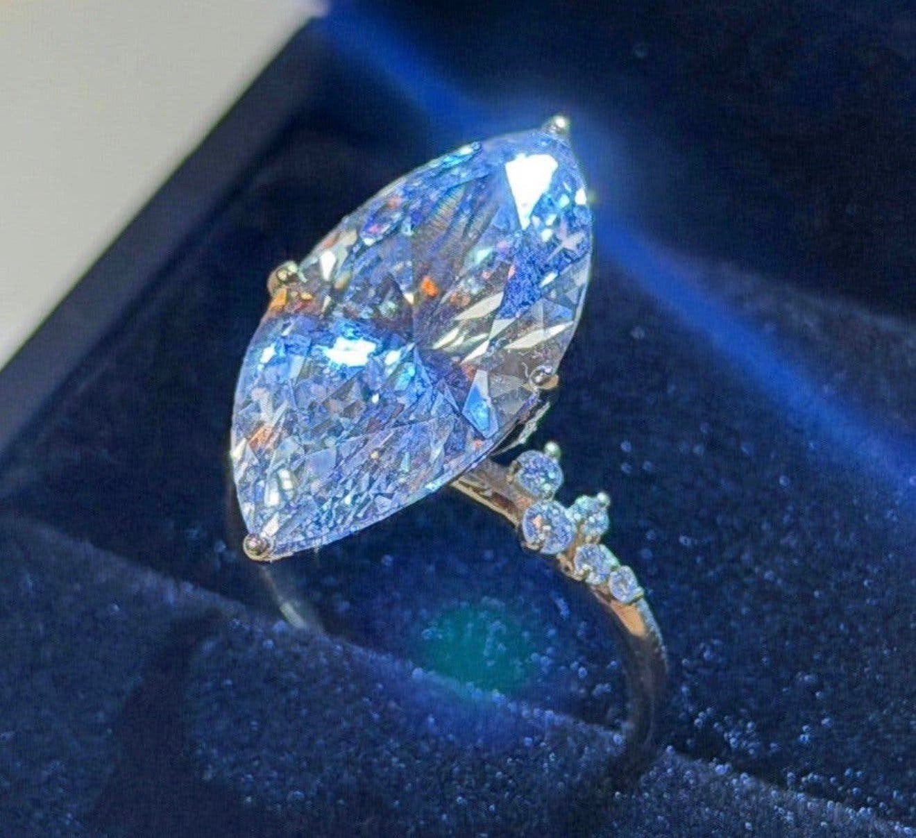 Geel gouden ring met VS1 diamant van 9.22ct!! certificaat, Sieraden, Tassen en Uiterlijk, Ringen, Ophalen, Nieuw, 17 tot 18, Met edelsteen