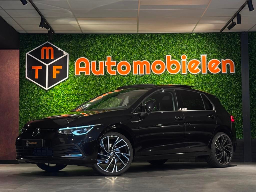 Volkswagen Golf 1.5 eTSI 150 PK |PANO|MATRIX|MASSAGE|HUD|BOM, Stof, 4 cilinders, Zwart, Bedrijf