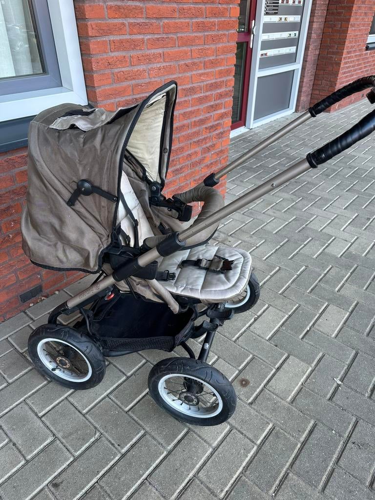 Musty Kinder/wandelwagen met voetenzak en sta-plankje, Ophalen, Gebruikt, Luchtbanden, Combiwagen