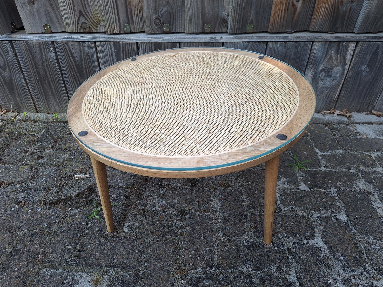 Nieuwe ronde salontafel met rotan en glazen blad, Huis en Inrichting, Tafels | Salontafels, Ophalen, Glas, Rond, Nieuw