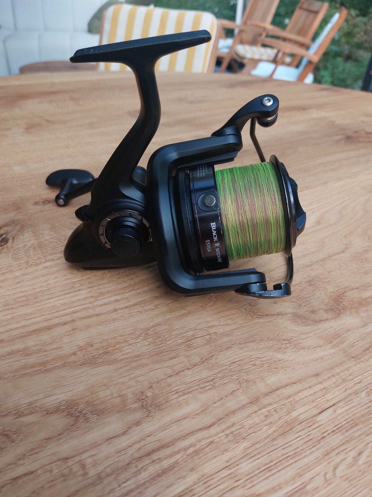 Daiwa Black Widow 5500A Vismolen, Ophalen, Zo goed als nieuw, Molen