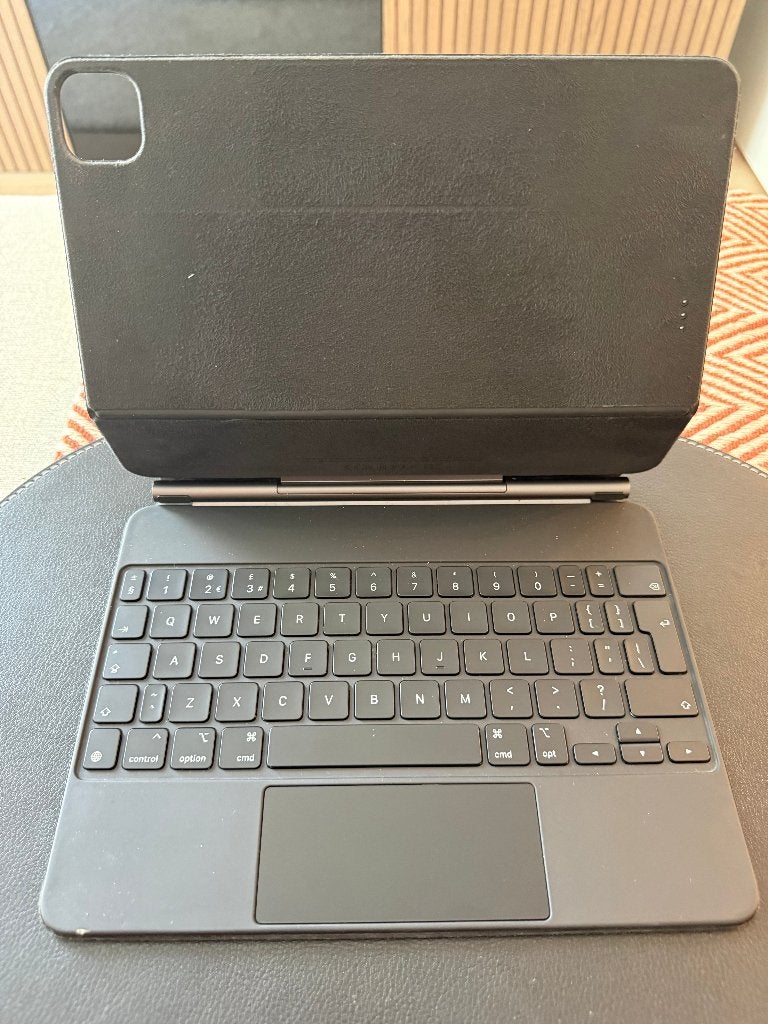 Apple Magic Keyboard iPad Pro 11" A2261, Computers en Software, Tablet-hoezen, Gebruikt, 11 inch, Bescherming voor- en achterkant