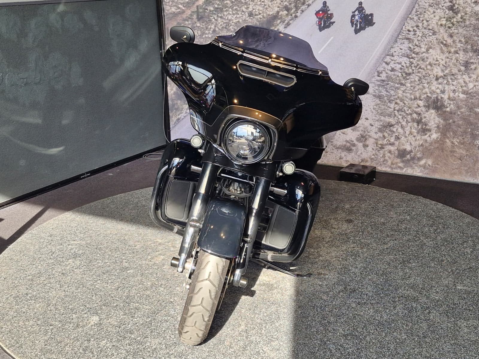 Harley-Davidson FLHXS STREET GLIDE SPECIAL (bj 2021), Motoren, Motoren | Harley-Davidson, Laan van Vredenoord 33
2289 DA  RIJSWIJK, NL