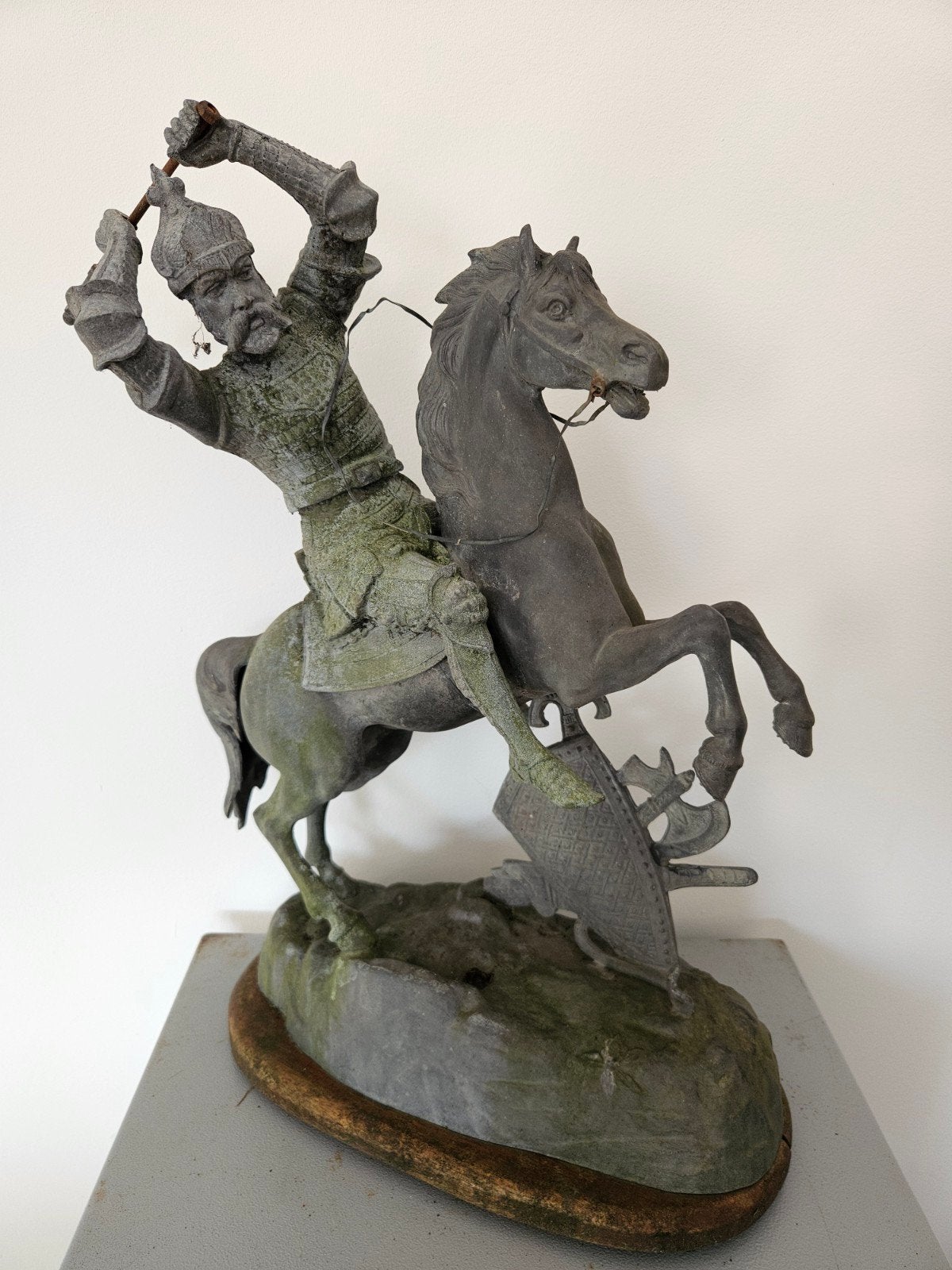 Antiek zinken beeld van een ridder te paard uit Frankrijk, Ophalen of Verzenden, Gepatineerd, 20 - 50 cm, Beeld