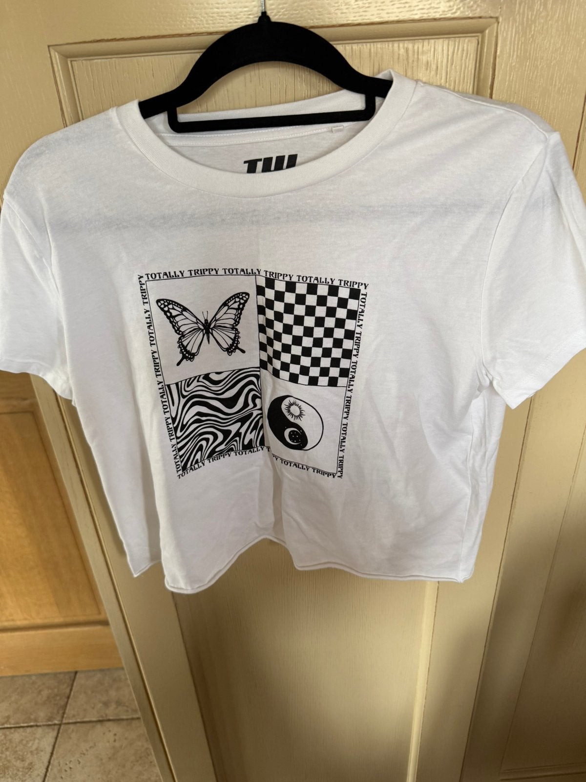 Wit T-shirt met 'Totally Trippy' print en vlinder maat S, Kleding | Dames, Wit, Ophalen of Verzenden, Zo goed als nieuw, Korte mouw