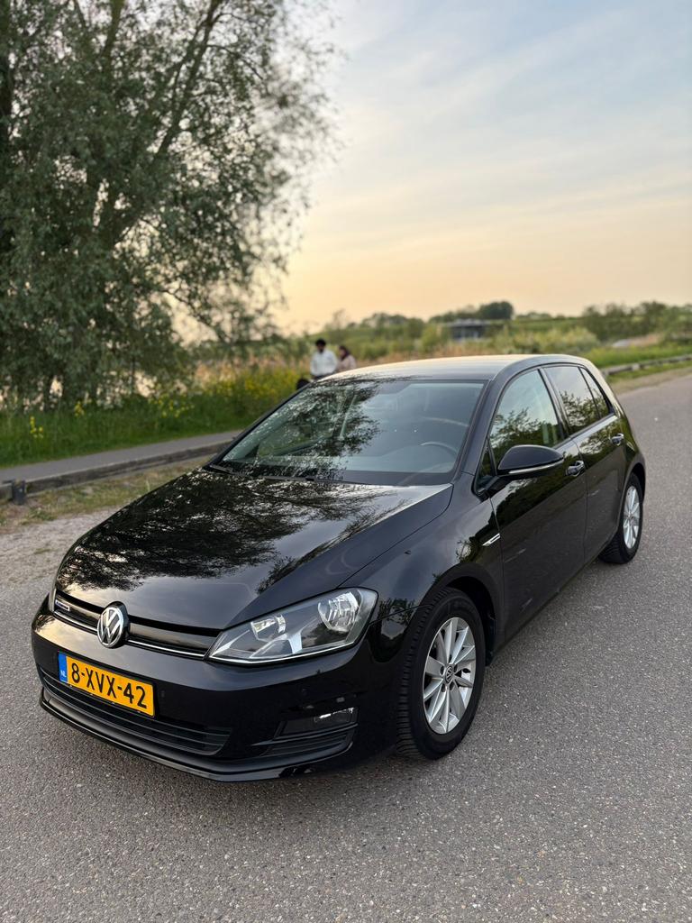 Volkswagen Golf 1.6 TDI 81KW 5D Blue Motion 2014 Zwart, Auto's, Voorwielaandrijving, Stof, 4 cilinders, Zwart