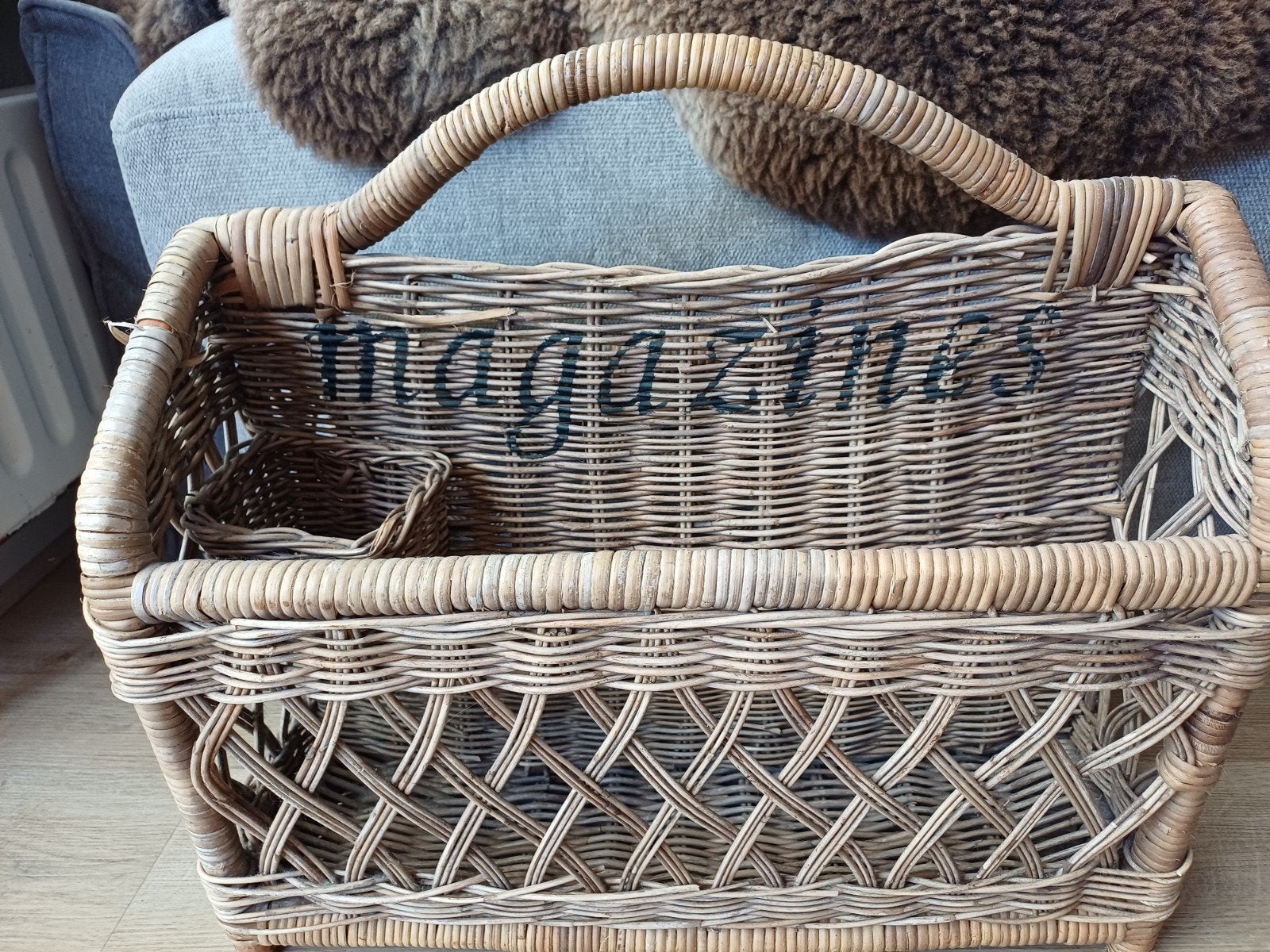 Krantenbak Riviéra Maison, Huis en Inrichting, Woonaccessoires | Krantenbakken en Lectuurbakken, Krantenbak, Ophalen, Gebruikt