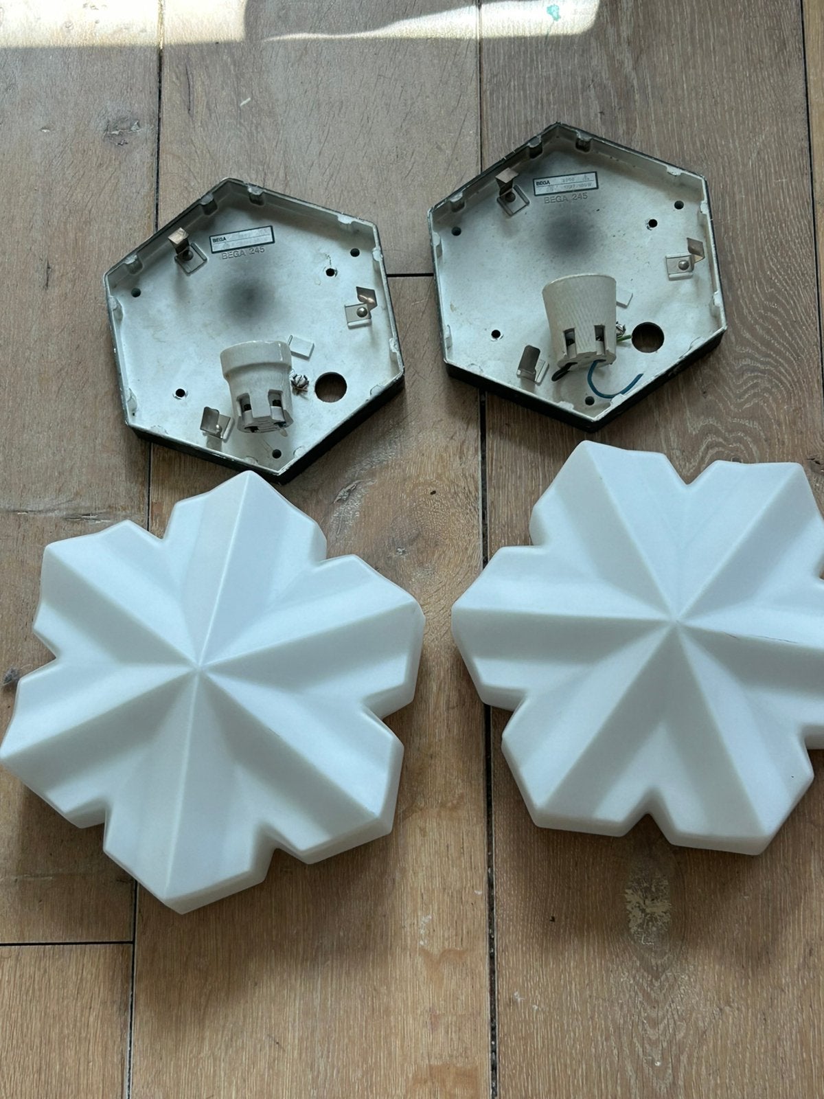 2 x bega vintage opaline design snowflakes 75,00 ps, Ophalen of Verzenden, Zo goed als nieuw, Glas