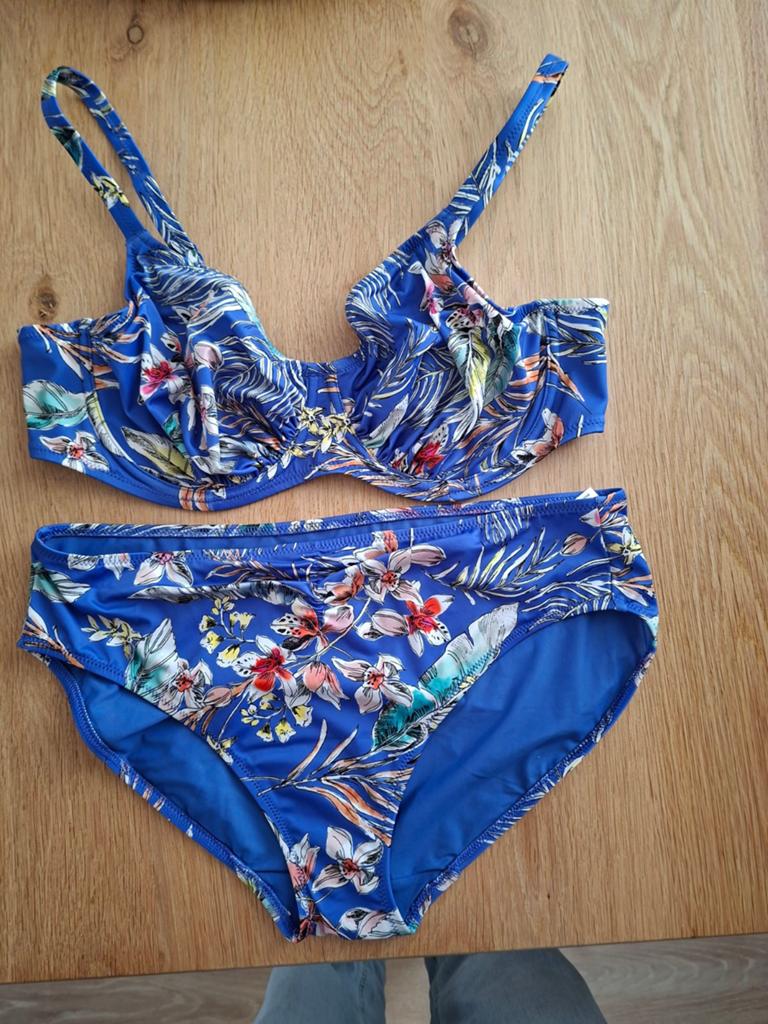 Fantasie bikini met beugels 90D en broekje L, Verzenden, Nieuw, Bikini