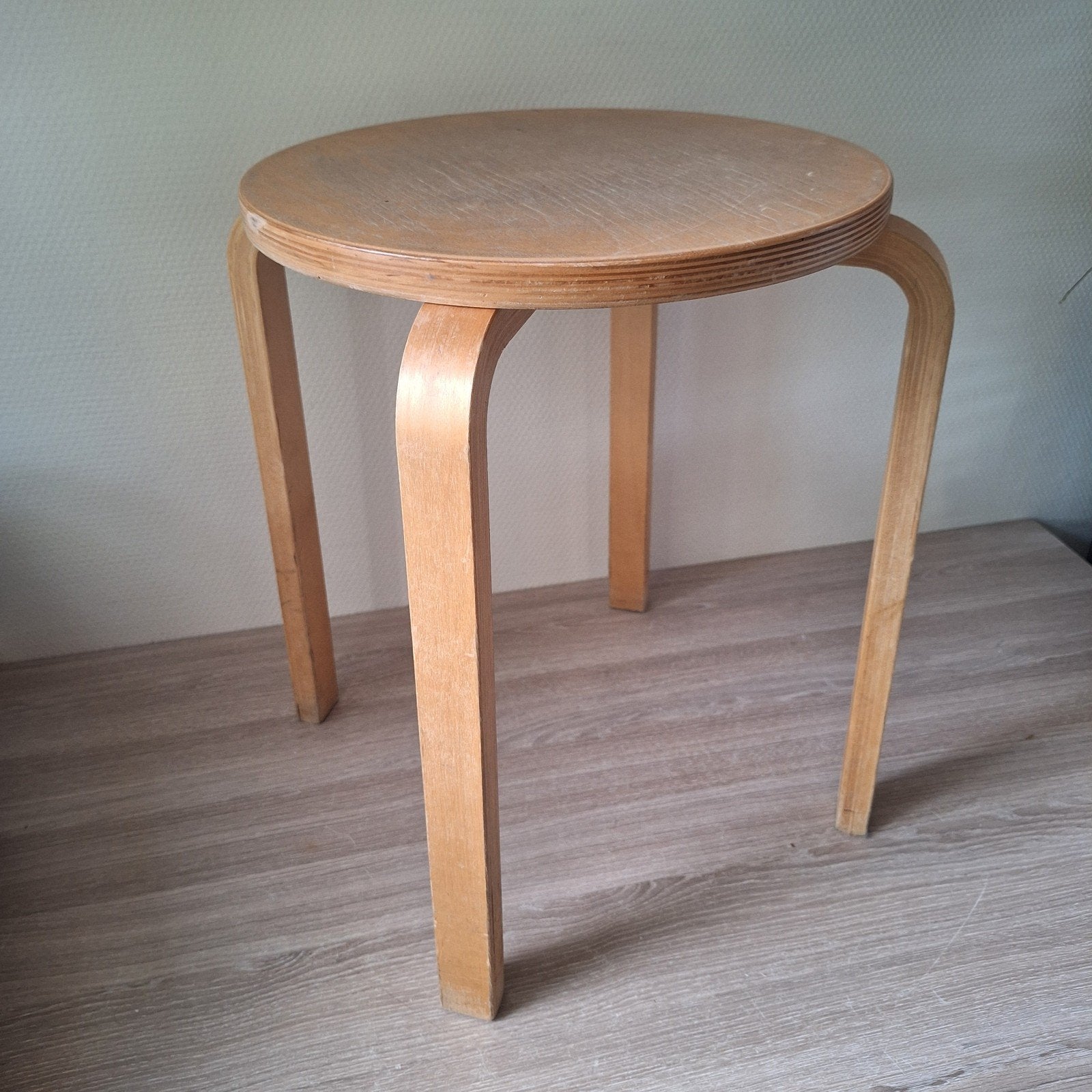 Vintage Ikea houten kruk Frosta, Huis en Inrichting, Krukjes, Ophalen of Verzenden, Zo goed als nieuw, Hout