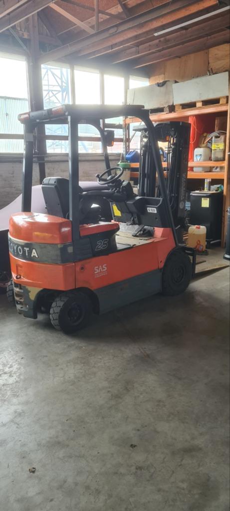 Toyota elektrische heftruck 2,5 ton sideshift 4,5M hefhoogte, Zakelijke goederen, Machines en Bouw | Heftrucks en Intern transport