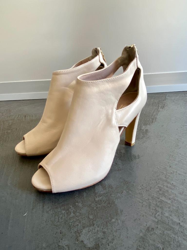 J100 Scapa maat 39 open leren schoenen hak pumps leer beige, Scapa, Zwart, Ophalen of Verzenden, Zo goed als nieuw