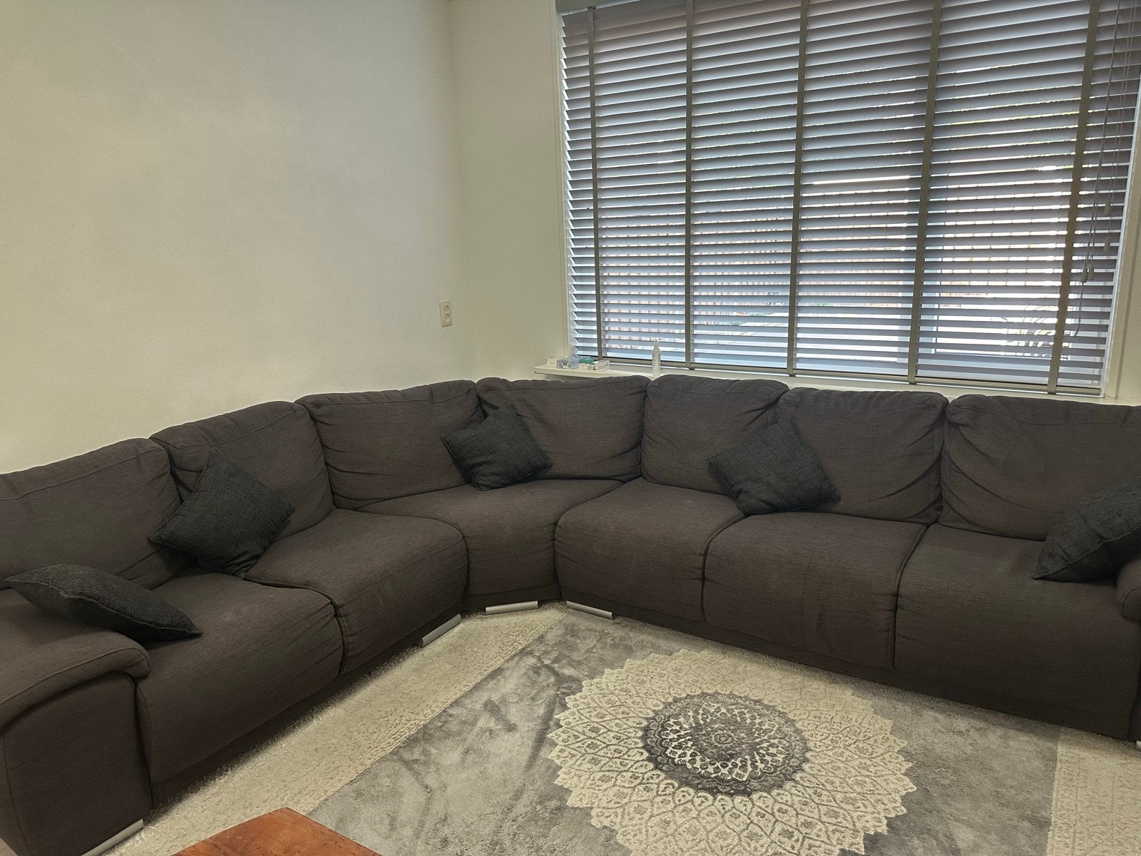 Comfortabele Grote Hoekbank - licht zwart Stof, Huis en Inrichting, Banken | Bankstellen, Ophalen, Gebruikt, Hoekbank, 300 cm of meer