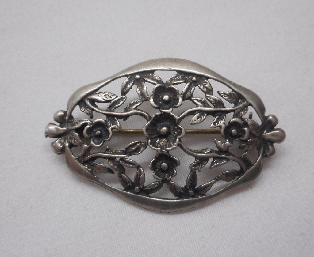 Zilveren vintage bloemen broche nr.111