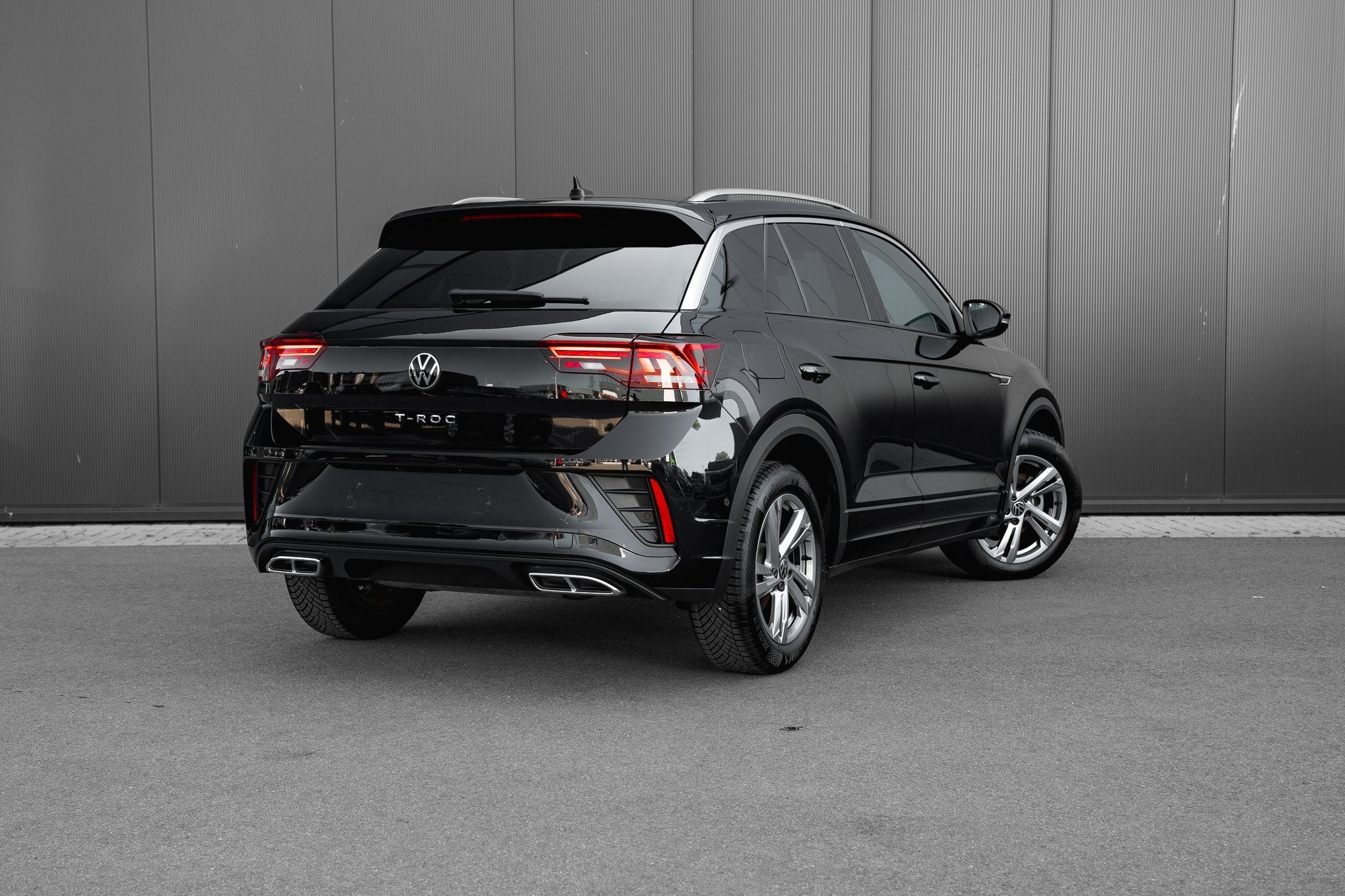 Volkswagen T-Roc 1.5 TSI 150pk 7-DSG R-Line, Auto's, Euro 6, 4 cilinders, Zwart, Origineel Nederlands