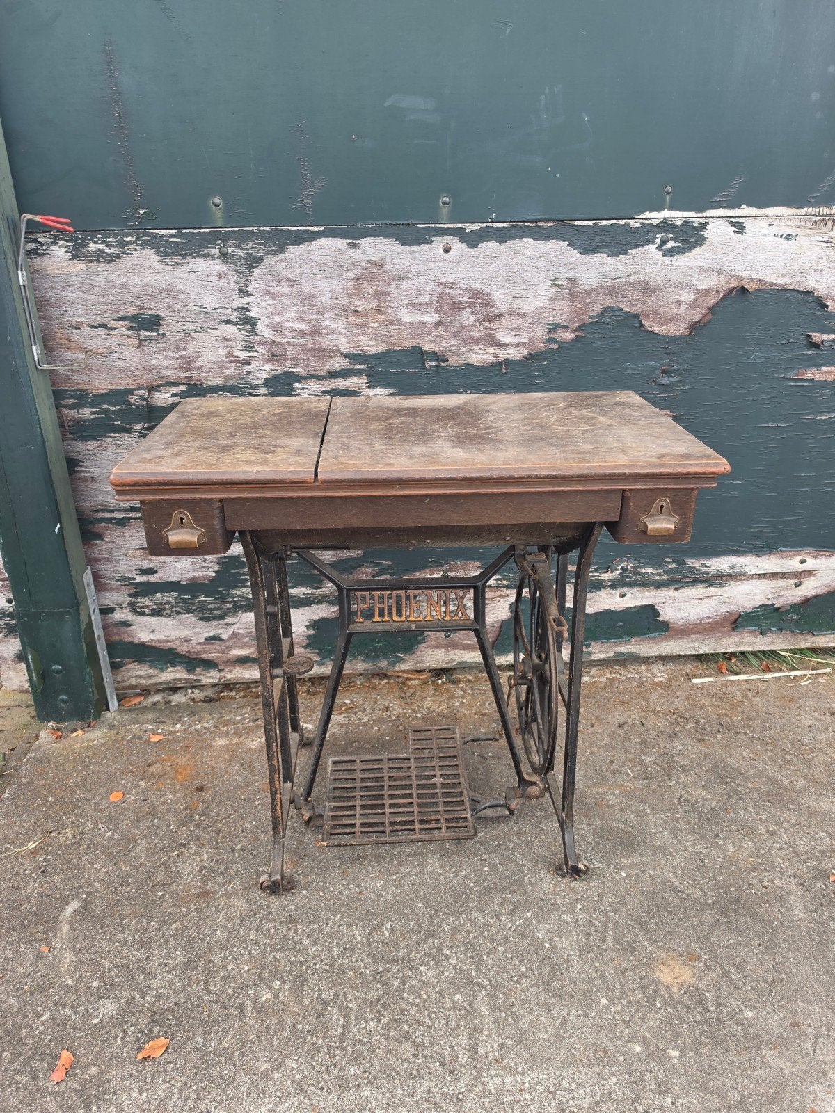 Antieke Phoenix Naaimachine met Onderstel, Ophalen