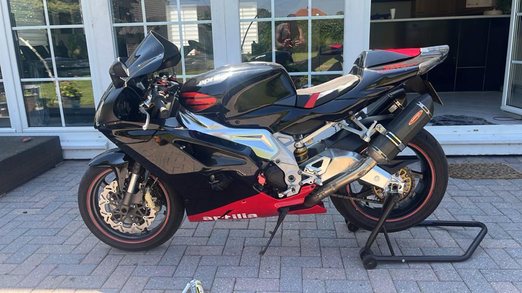 Aprilia RSV Mille 1000 R, bruut geluid en bakken karakter, Motoren, Motoren | Aprilia, 2 cilinders, Sportuitlaat, Motorrijbewijs A