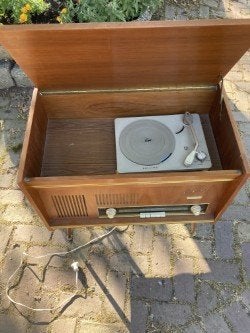antieke radio met platenspeler, Ophalen