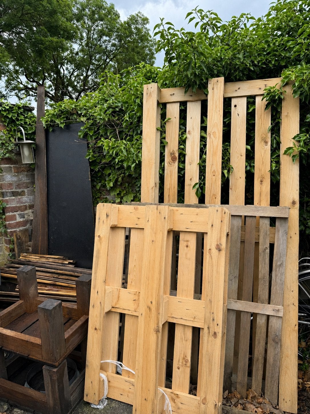 Gratis af te halen: Hout en pallets, Ophalen, Gebruikt, 25 tot 50 mm, Pallet
