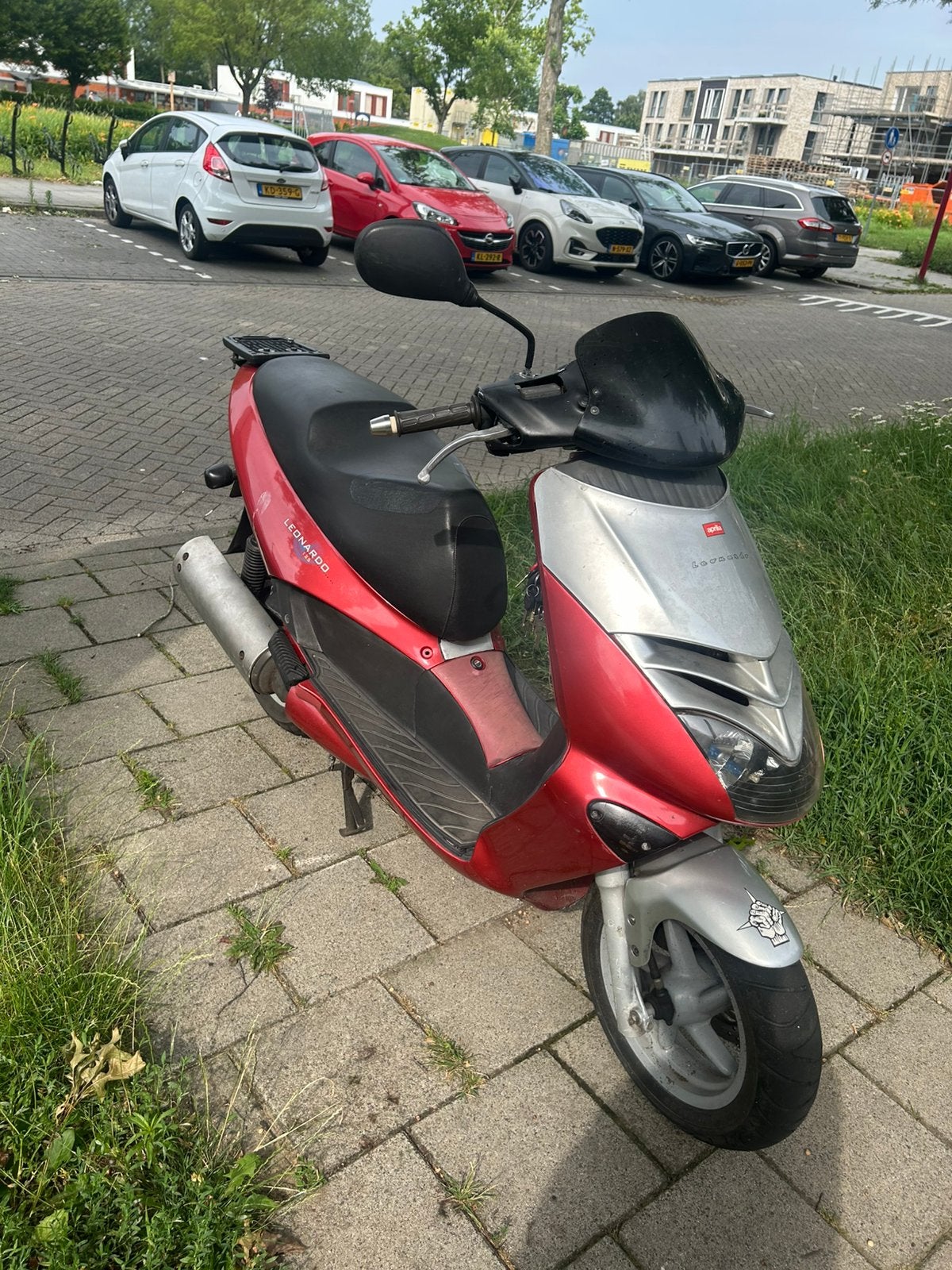 2x aprilia motorscooter Leonardo 125 Sportcity 300 piaggio, Fietsen en Brommers, Scooters | Aprilia, Ophalen of Verzenden, Gebruikt