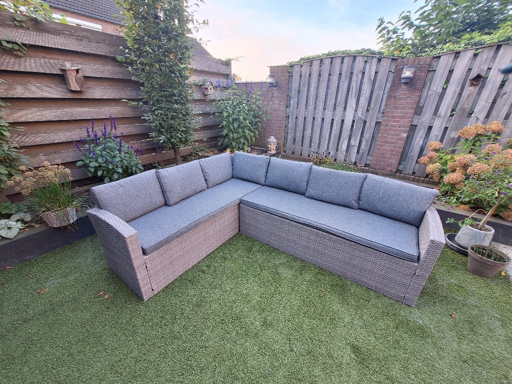 Foto 3 van Loungeset (Bank + Tafel)