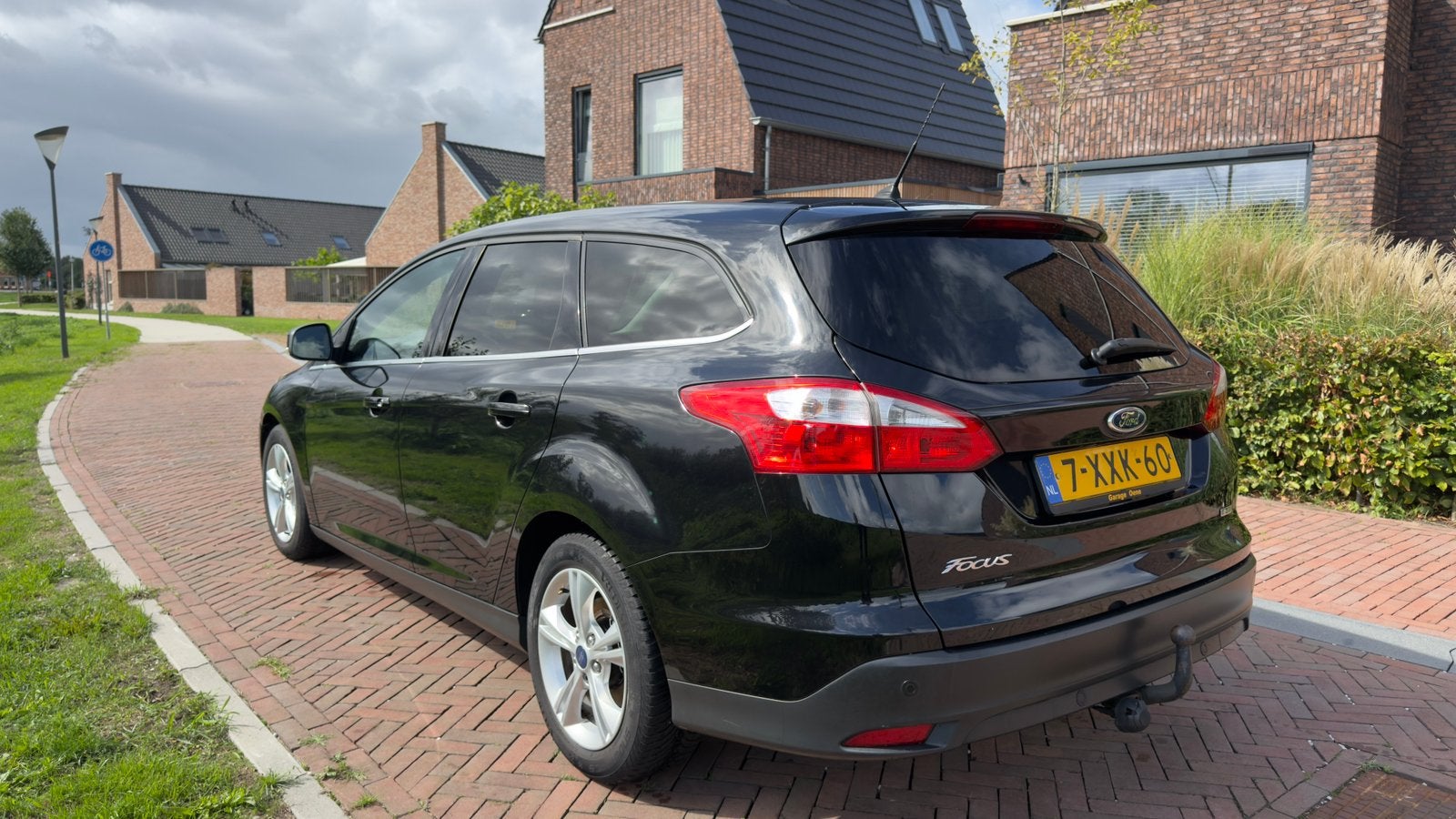 Zeer nette Ford Focus Wagon 2014 - NWE DISTRIBUTIE enz, 100 pk, Zwart, Handgeschakeld, Particulier
