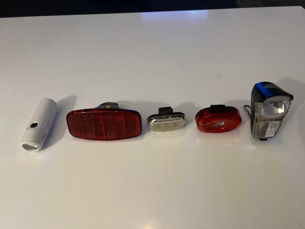 Diverse Fietsverlichting Set - Voor- en Achterlichten, Ophalen of Verzenden, Zo goed als nieuw, Batterij, Verlichtingsset